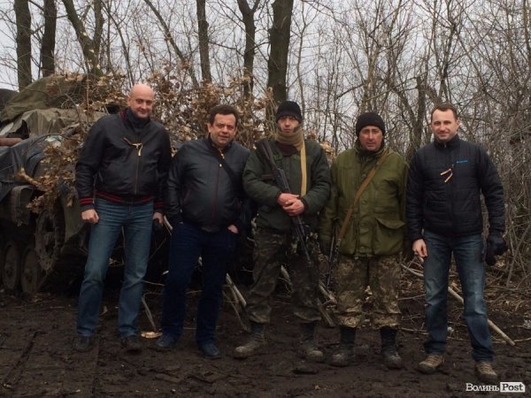 Делегація Луцькради на чолі з Романюком побувала на передовій. ФОТО