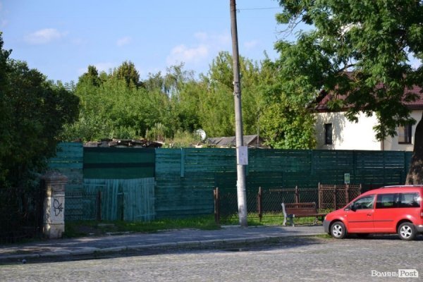 Біля Луцького замку хочуть збудувати три готелі. ФОТО