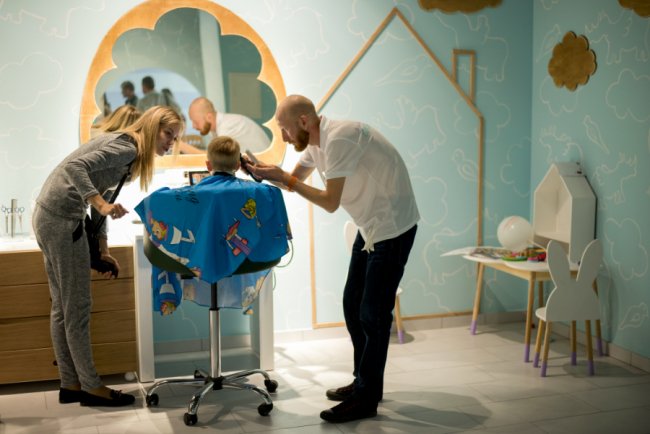 У луцькому «Промені» працює «Сімейна перукарня». ФОТО*