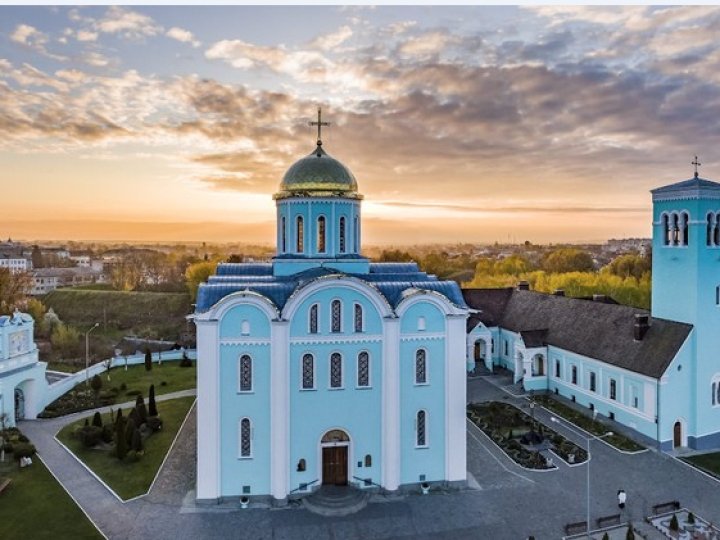 У Володимирі оштрафували матір підлітка, який пошкодив двері Успенського собору