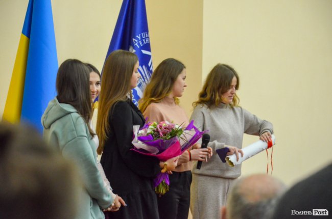 Знані гості і оберемки квітів: Ірину Вахович представили на посаді ректора ЛНТУ. ФОТО