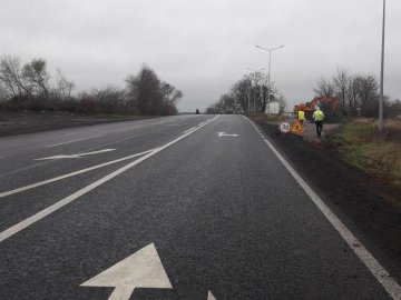 На волинській дорозі облаштовують майданчик для зважування вантажівок 