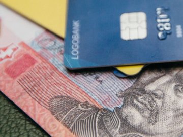 Продавець з OLX «обчистив» картку волинянина 