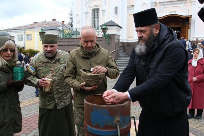 У Луцьк привезли вогонь єдності та перемоги. ФОТО