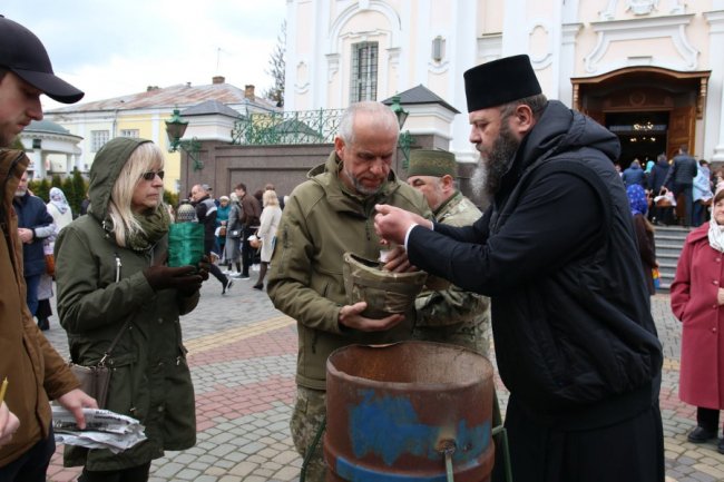 У Луцьк привезли вогонь єдності та перемоги. ФОТО