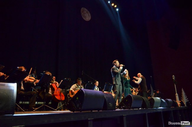 Новорічні хіти та казкова енергетика: як лучан розважали LeoBand Orchestra. ФОТОРЕПОРТАЖ