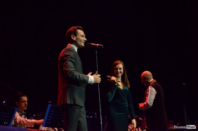 Новорічні хіти та казкова енергетика: як лучан розважали LeoBand Orchestra. ФОТОРЕПОРТАЖ