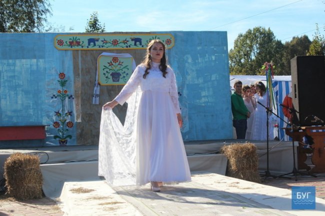 На Волині відбувся показ весільних суконь різних епох. ФОТО