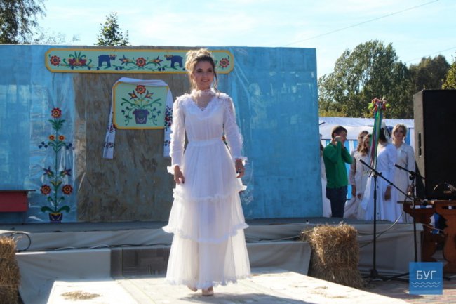 На Волині відбувся показ весільних суконь різних епох. ФОТО