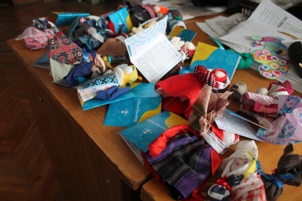 «Бережіть себе і повертайтеся здоровими, ми молимось за вас», - 78-річна волинянка бійцям АТО