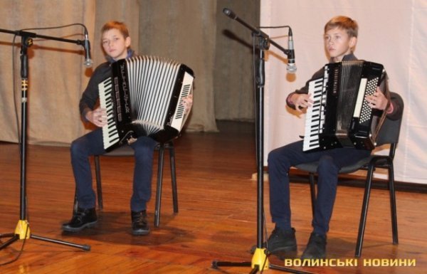 У Луцьку відбувся конкурс близнюків