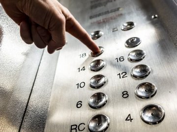 Лучани масово застрягають у ліфтах: назвали причину