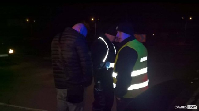 У Луцьку BMW в'їхало в дерево