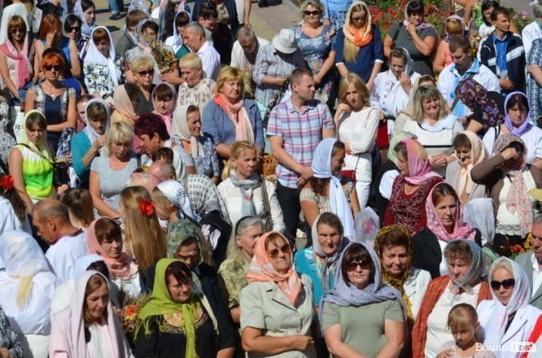 Як у Луцьку віряни відзначали Яблучного Спаса. ФОТО