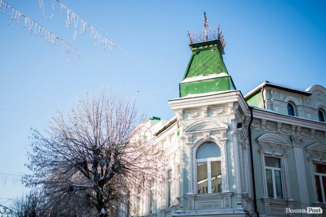 Луцьк – у кришталевій паморозі: казкові світлини різдвяного ранку. ФОТО