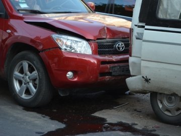 ДТП-«гармошка» у Луцьку: Тойота втаранила відразу три авто. ФОТО