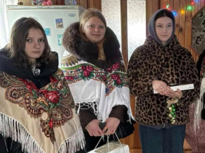 Студентки з Волині наколядували понад 12 тисяч для воїнів