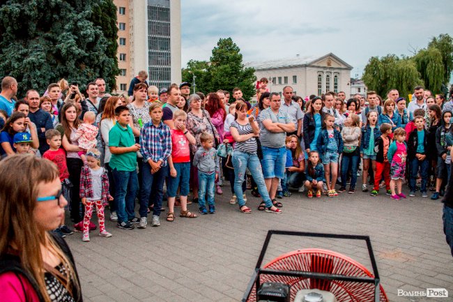 Яскраво, повітряно, незабутньо: фінальний день фестивалю «Aerosfera» у Луцьку. ФОТО