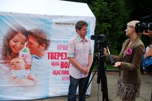 У Луцьку відомий телеведучий і кавеенщик пропагував тверезе життя. ФОТО