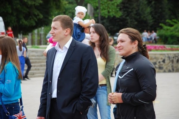 У Луцьку відомий телеведучий і кавеенщик пропагував тверезе життя. ФОТО