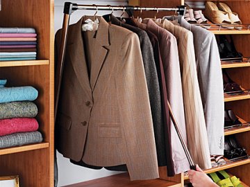 Де купити вішаки для одягу?*