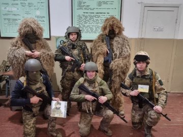 Волинські волонтери відправили на передову дві системи Starlink і «кікімори»