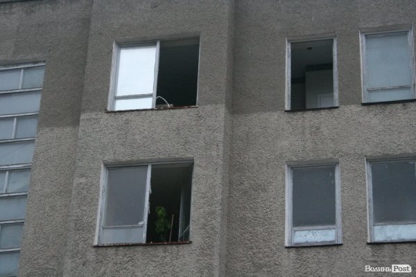 У Луцьку горів офісний центр: людей евакуйовували через вікно