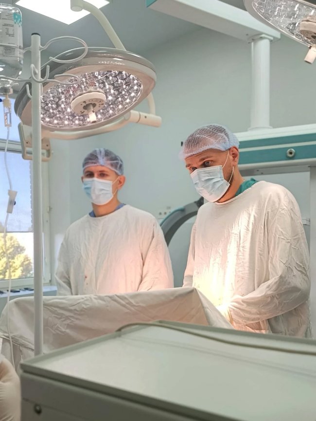 На Волині під час операції пацієнт розповідав хірургам про свої улюблені страви. ФОТО