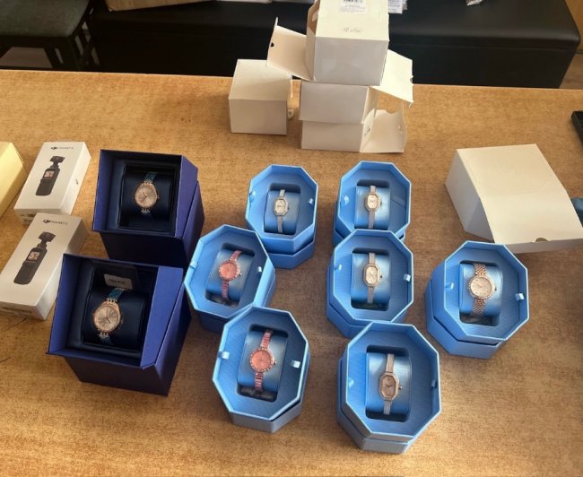 Краму на пів мільйона: на Волині водій рейсового автобуса намагався незаконно провезти годинники, сумки та телефони