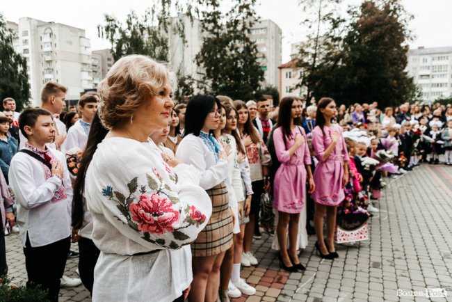 У Луцькому НВК №26 пролунав перший дзвінок. ФОТОРЕПОРТАЖ