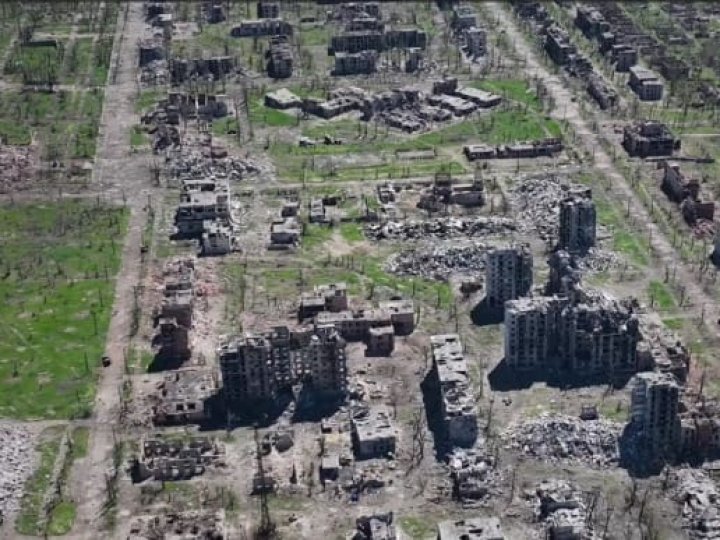 З'явилося нове відео зруйнованого окупантами Торецька