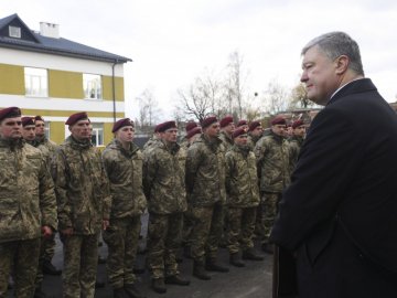 «Нам потрібна високоточна ракетна зброя, здатна вражати цілі далеко в тилу ворога», – Порошенко