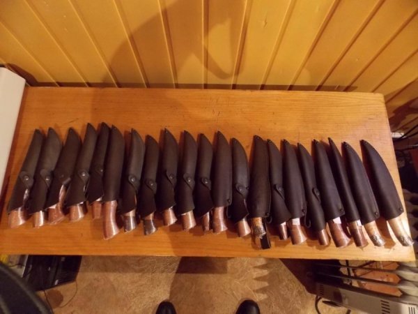 Волинські прикордонники затримали росіянина, який хотів незаконно перевезти холодну зброю. ФОТО