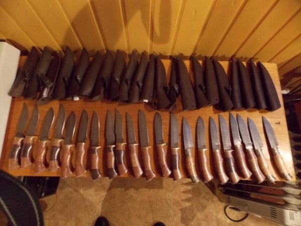 Волинські прикордонники затримали росіянина, який хотів незаконно перевезти холодну зброю. ФОТО