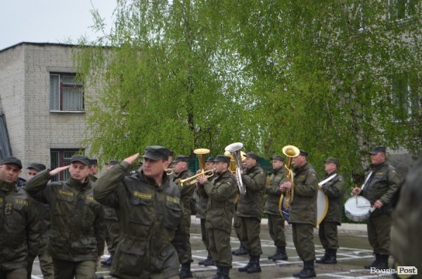 У Луцьку складали військову присягу під дощем