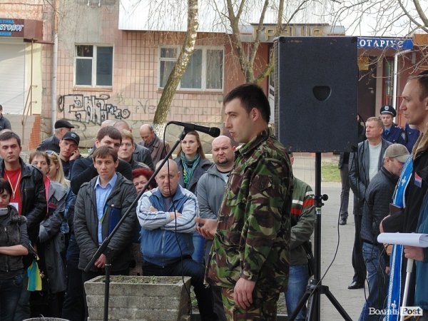 Шини, лампадки та «Правий сектор»: народне віче у Ковелі. ФОТО