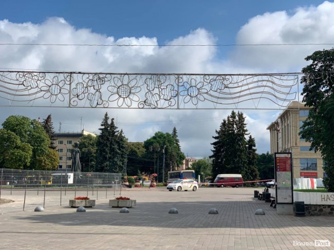 У Луцьку через постріли перекрили Театральний майдан: на місці – велика кількість поліції
