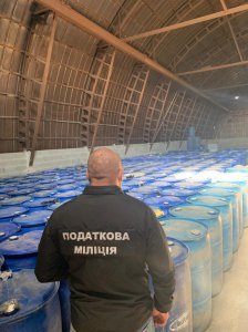 На Волині викрили підпільний цех, де була партія спирту й сигарет на 21 мільйон 