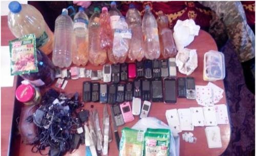 Алкоголь, дріжджі, телефони та ножі, або Як в Маневицькій колонії готувалися до Різдва