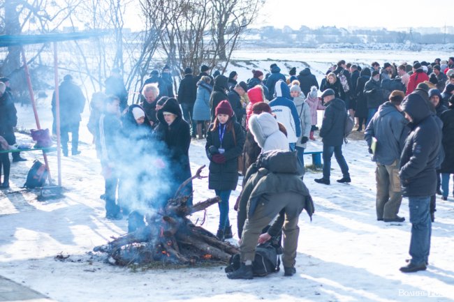 Як лучани пірнали в крижану купіль Стиру. ФОТО. ВІДЕО