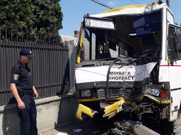 «Ніколи йому цього не пробачу», - постраждала в аварії лучанка про водія маршрутки