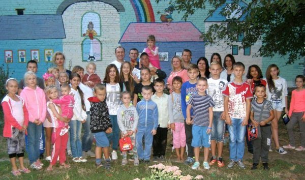 Виборці вручили атестат з оцінками місцевому депутату. ФОТО