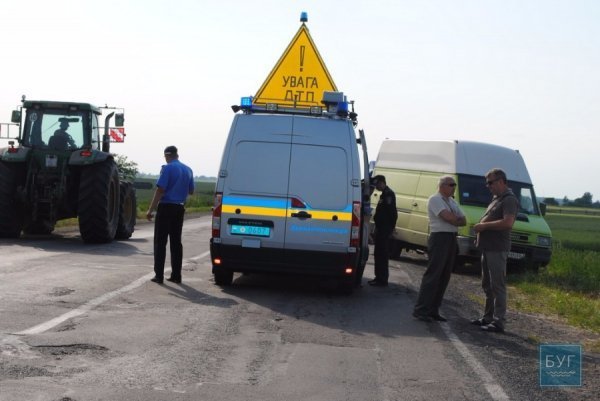 Знову страшна ДТП на Волині: водій вантажівки заснув за кермом і наїхав на людей. ФОТО. ВІДЕО
