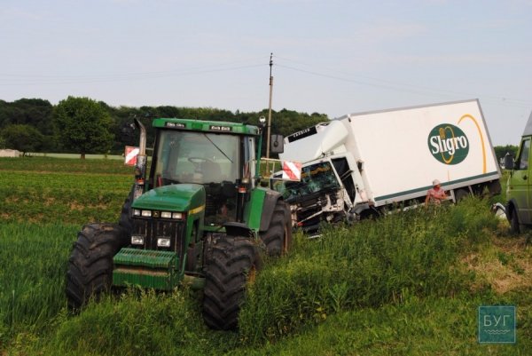Знову страшна ДТП на Волині: водій вантажівки заснув за кермом і наїхав на людей. ФОТО. ВІДЕО