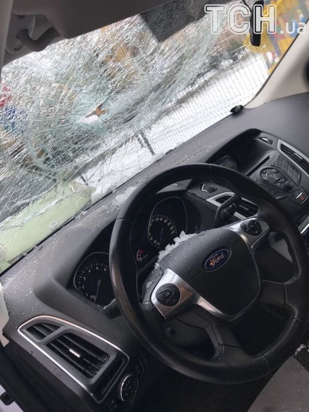 На Київщині бурулі потрощили 18 автівок. ФОТО