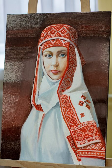 На виставці у Луцькому прикордонному загоні представили портрети молодиць з різних регіонів України. ФОТО