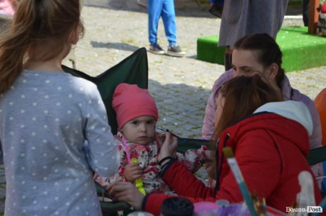 У замку Любарта стартував Lutsk Food Fest: що і за скільки пропонують скуштувати. ФОТО