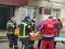 У Луцьку рятувальники допомогли медикам винести хвору жінку з квартири. ФОТО