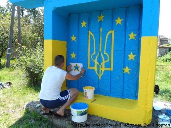 На Волині ще один в'їзний знак став патріотичним. ФОТО 
