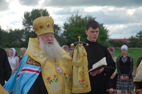 Замість згорілої церкви побудують нову